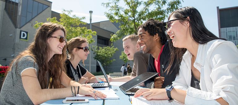 6 things to look out for after your first week of college Image